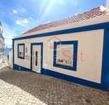 Moradia T2- Com Logradouro a 50m da Praia