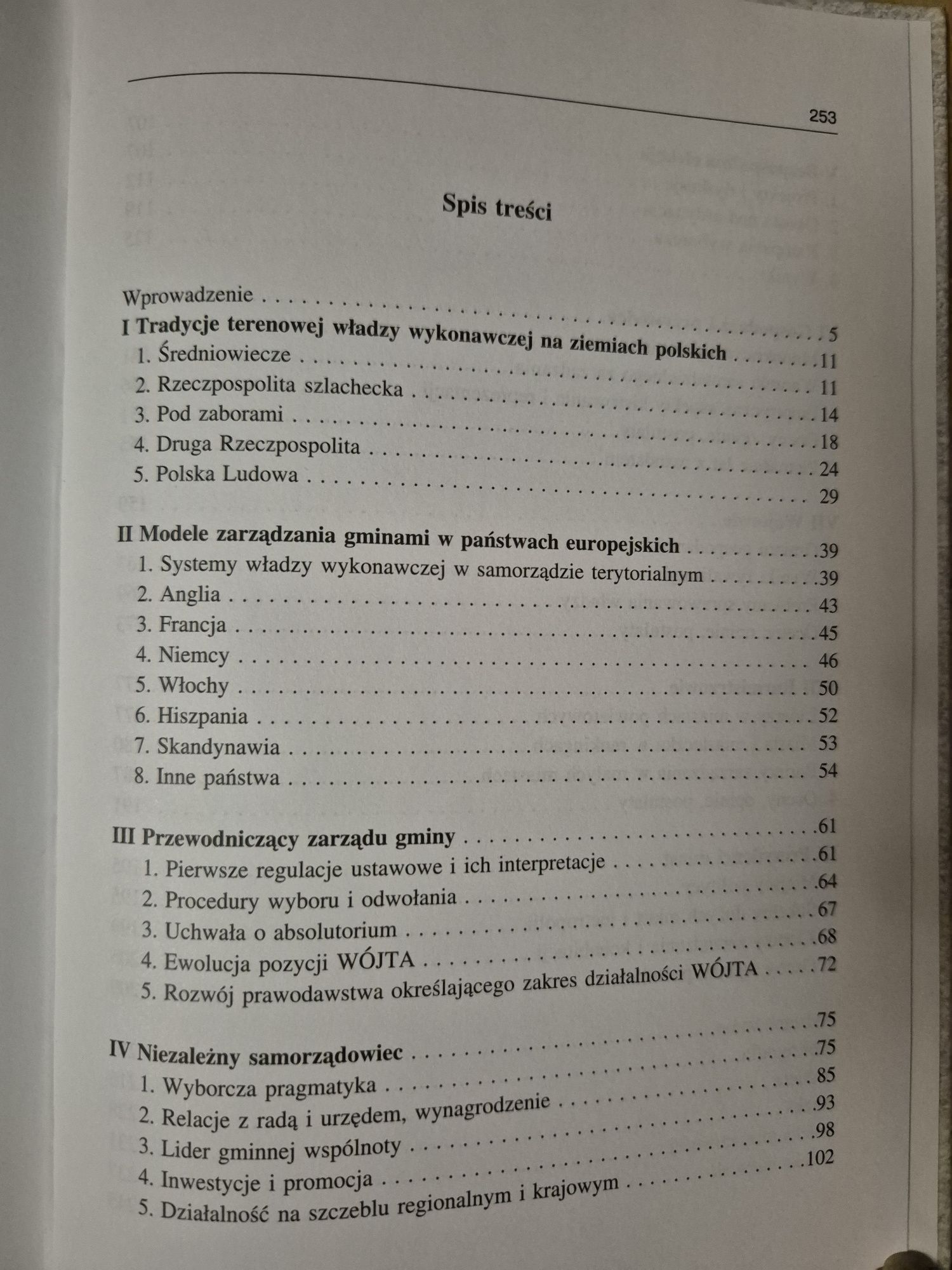 Samorząd i wspólnoty lokalne Menadżer i polityk Model Piasecki