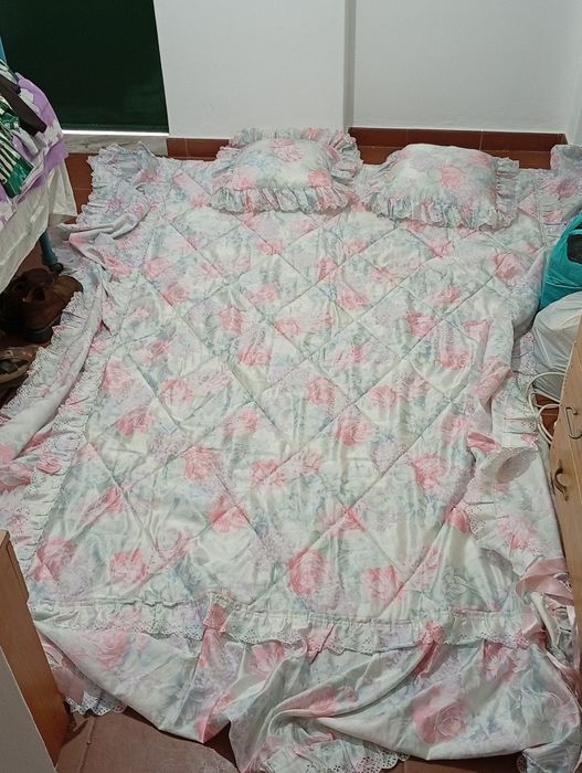 Colcha e Almofadas novas para cama de casal