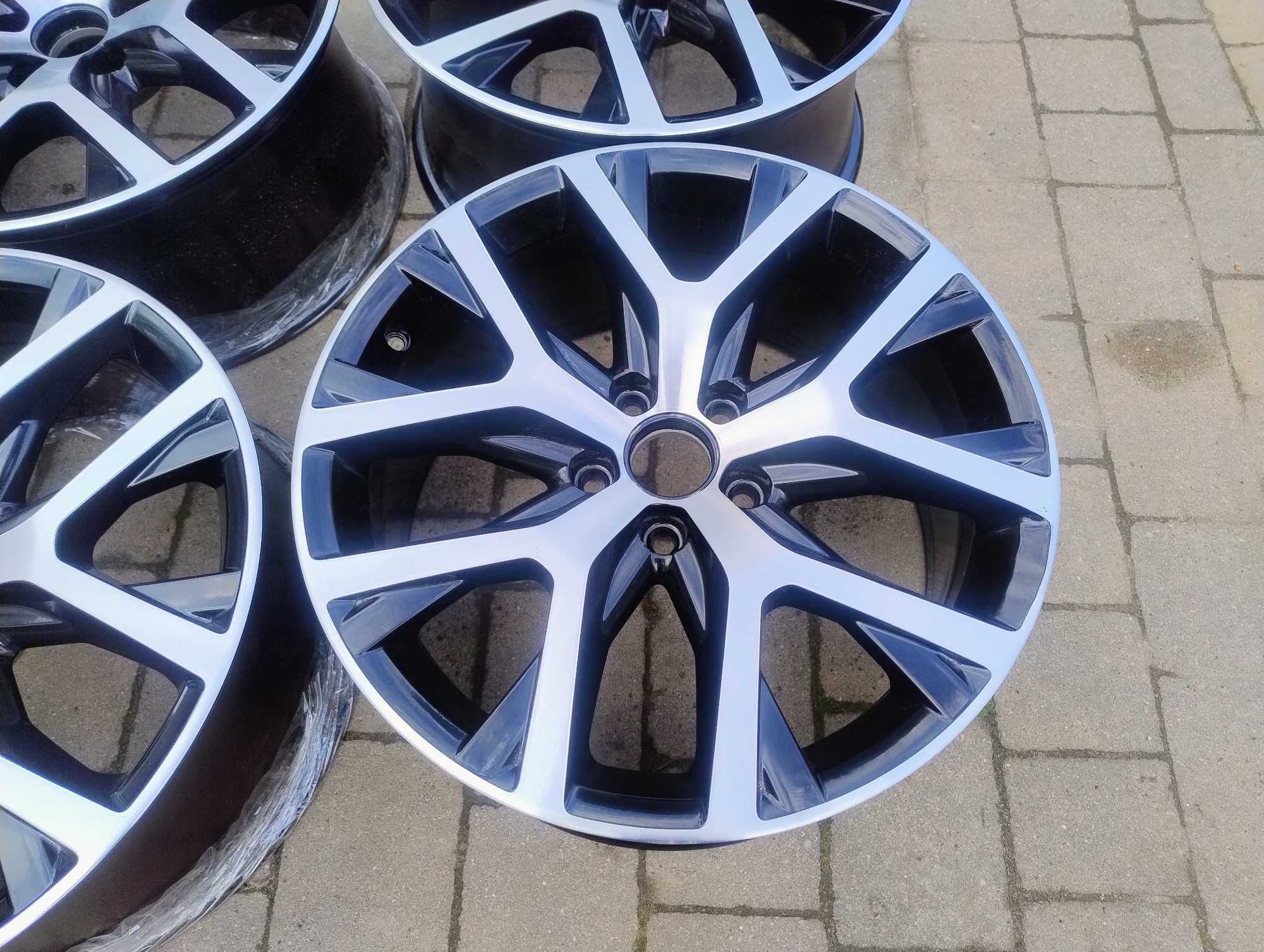 Orginalne alufelgi vw passat 18 cali
