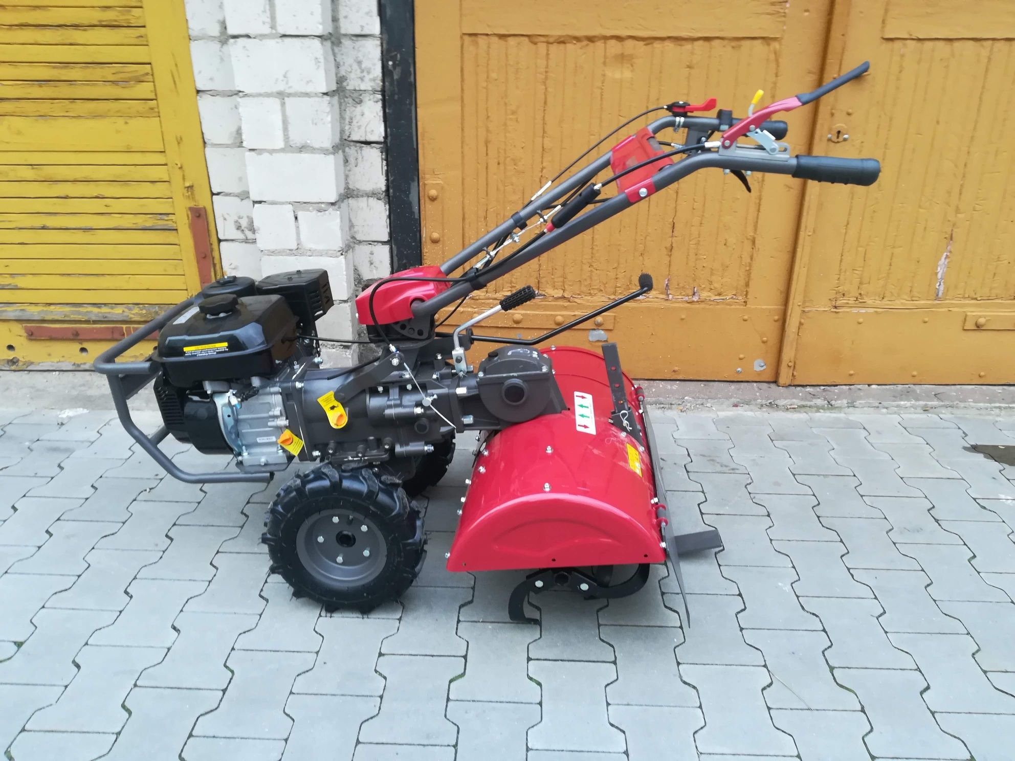 Wynajem. Wertykulator. Glebogryzarka. Nożyce do żywopłotu.