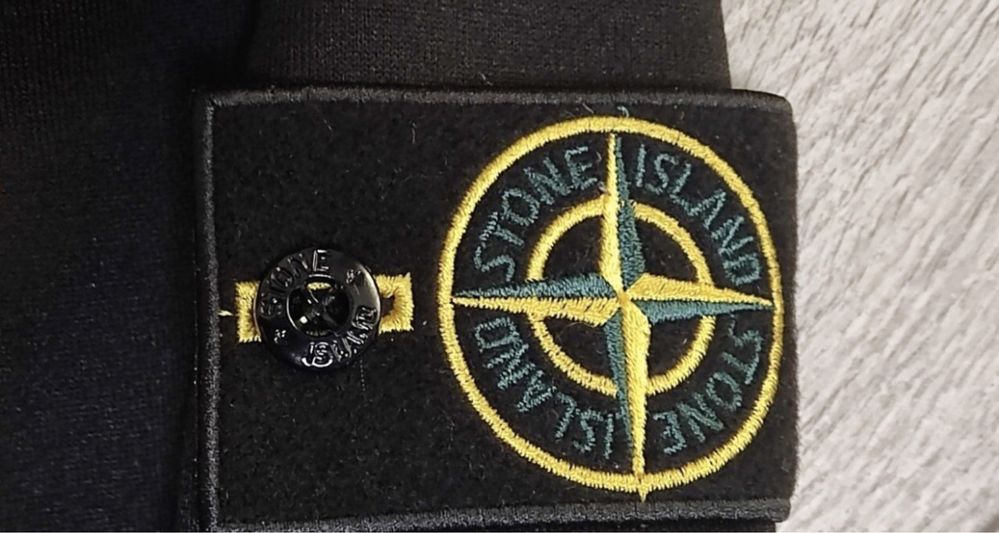 Зип худи Stone Island.