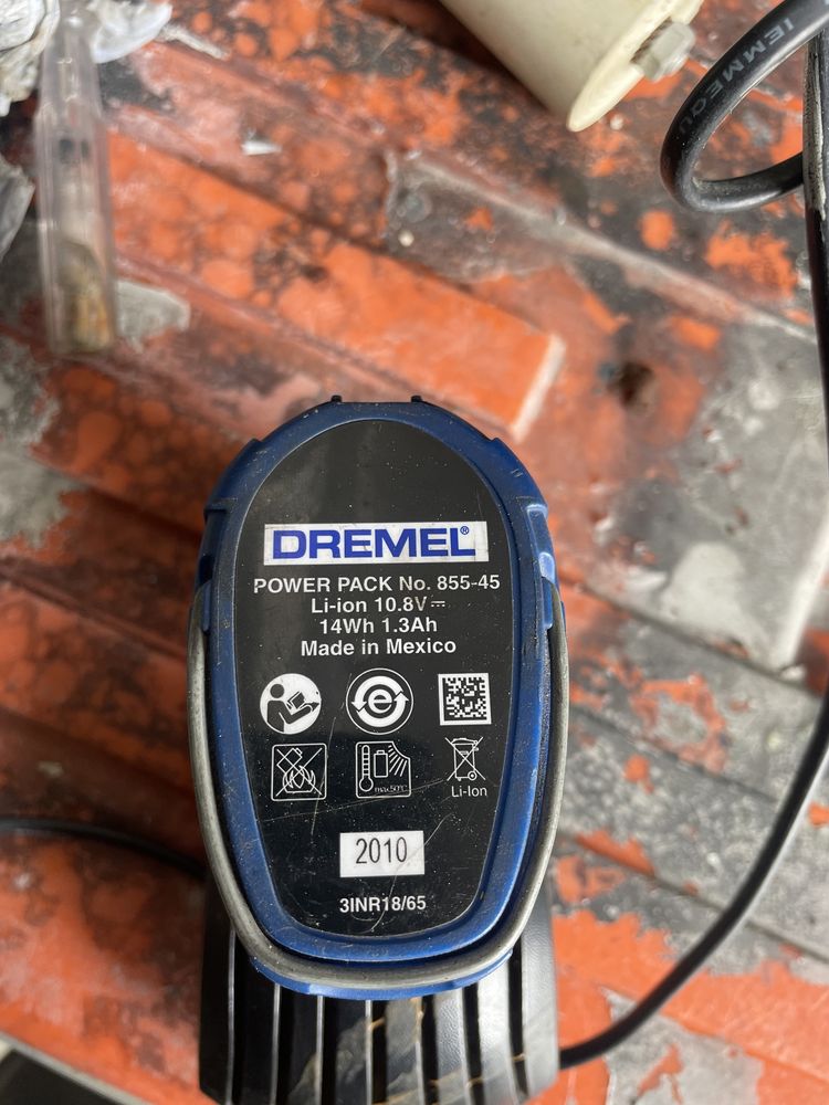 Carregador e bateria marca dremel 12,6 v