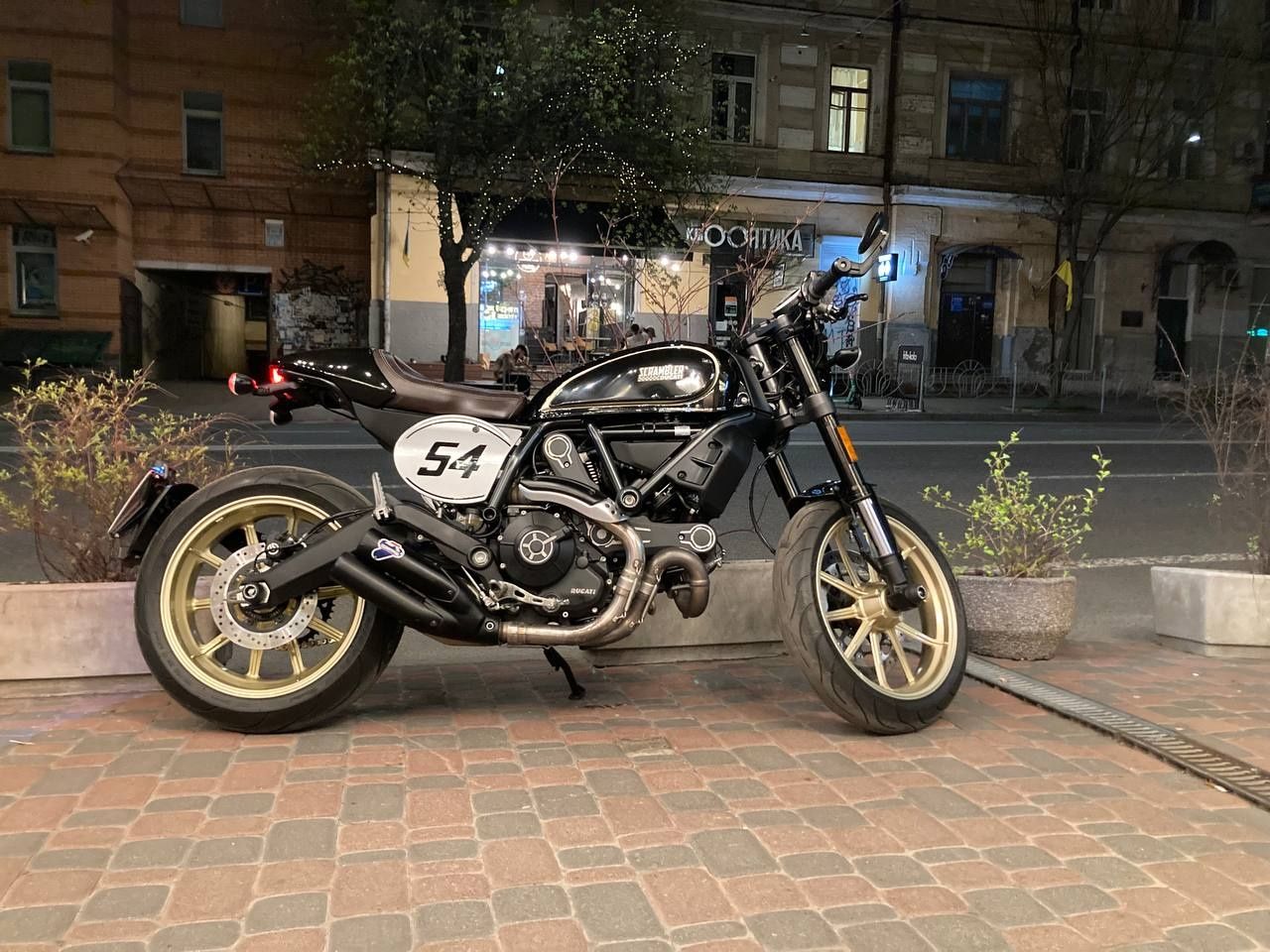 Ducati Scrambler 800 Cafe Racer. Офіційний.