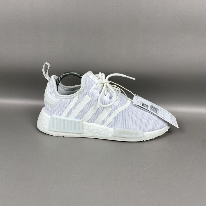 Білі кросівки Adidas NMD_R1  Originals H02334 Оригінал для залу в бігу