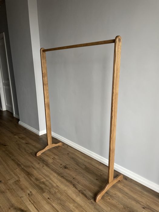 Рейл- стійка для одягу з масиву дуба в маслі