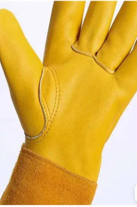 Садовые перчатки для работы с розами и колючими кустарниками..