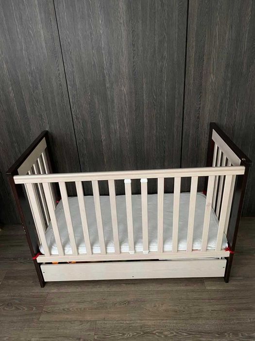 Łóżeczko z materacem