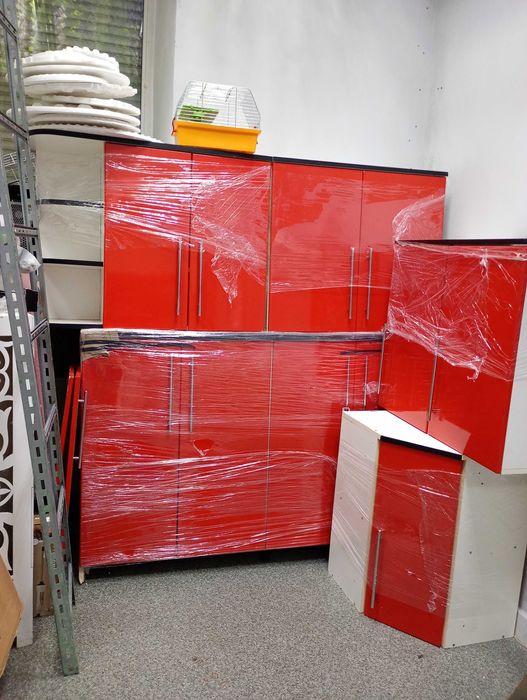 Меблі, навісні шафки