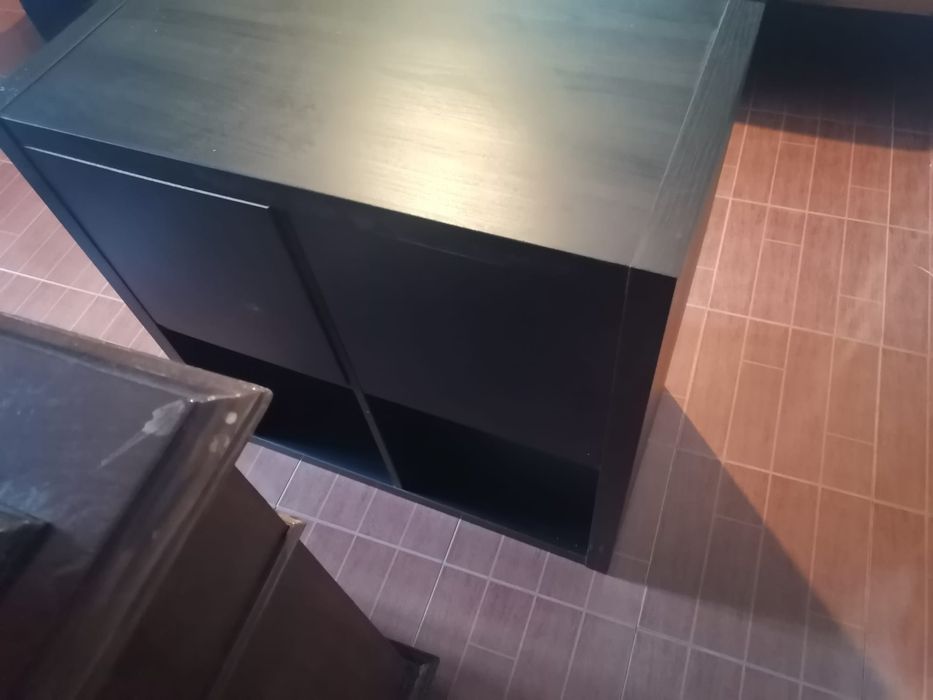 Estante com 4 gavetas