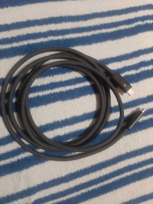 Apple Przewód profesjonalny Pro Thunderbolt 4(1,8m)​​​​​​​(Nowy model)