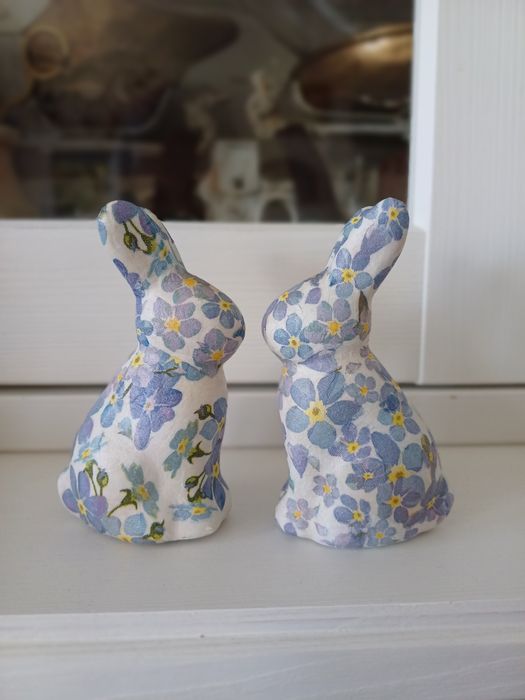 Zające wielkanocne ceramika decoupage wiosenne króliki w kwiaty