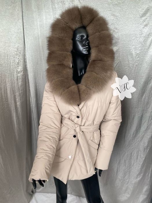 Пуховик зимовий бежевий з натуральним хутром песця. Розміри з 42 до 54
