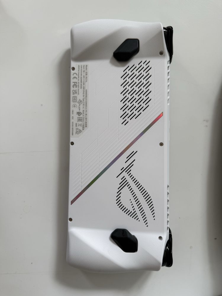 Asus ROG Ally Z1 Extreme – 512 GB – praktycznie nowa + travel case