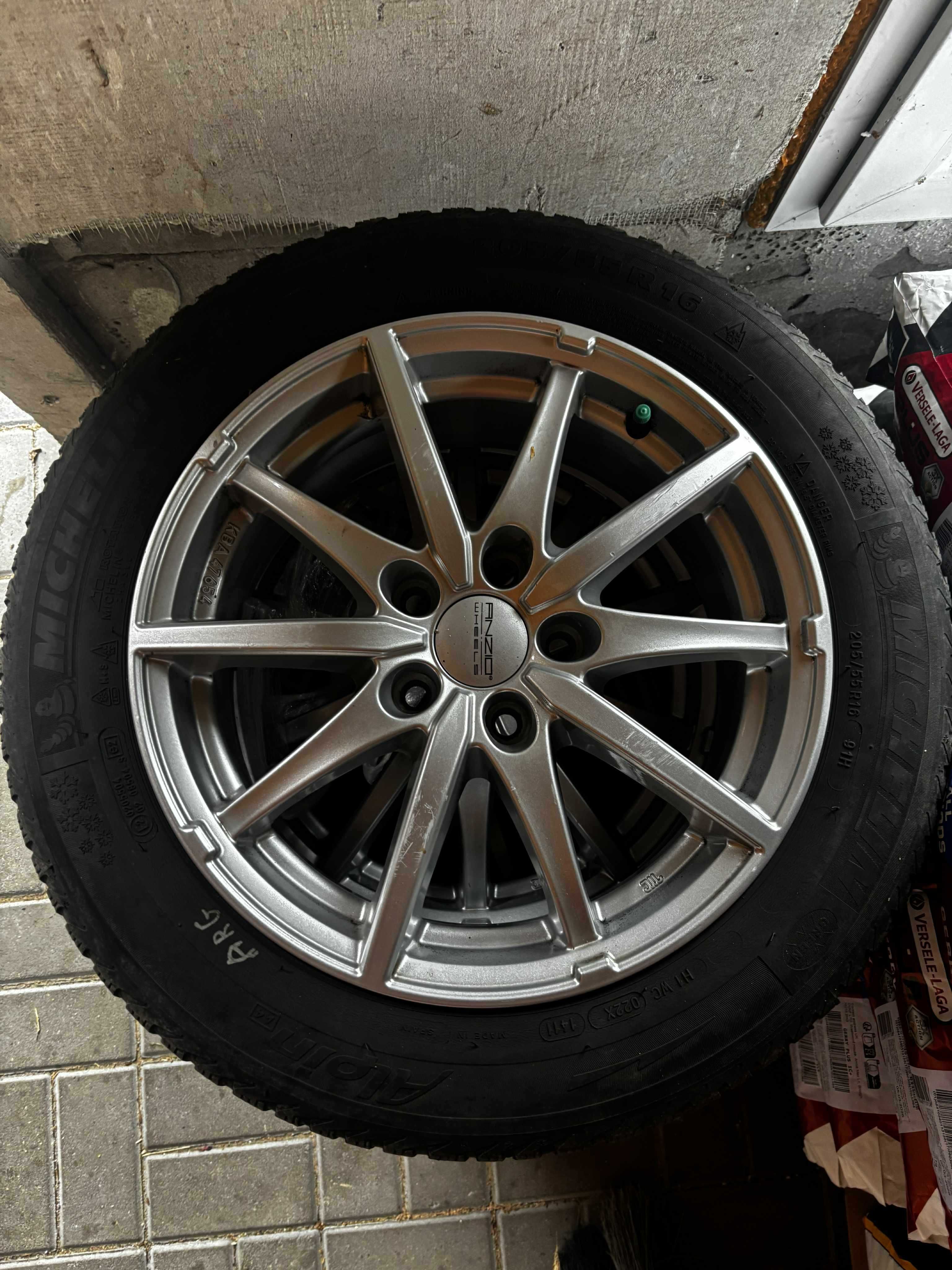 Felgi aluminiowe CMS C8 + opony Michelin 205/55 R16 – komplet