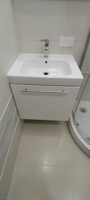 Вмивальник з підвісною тумбою