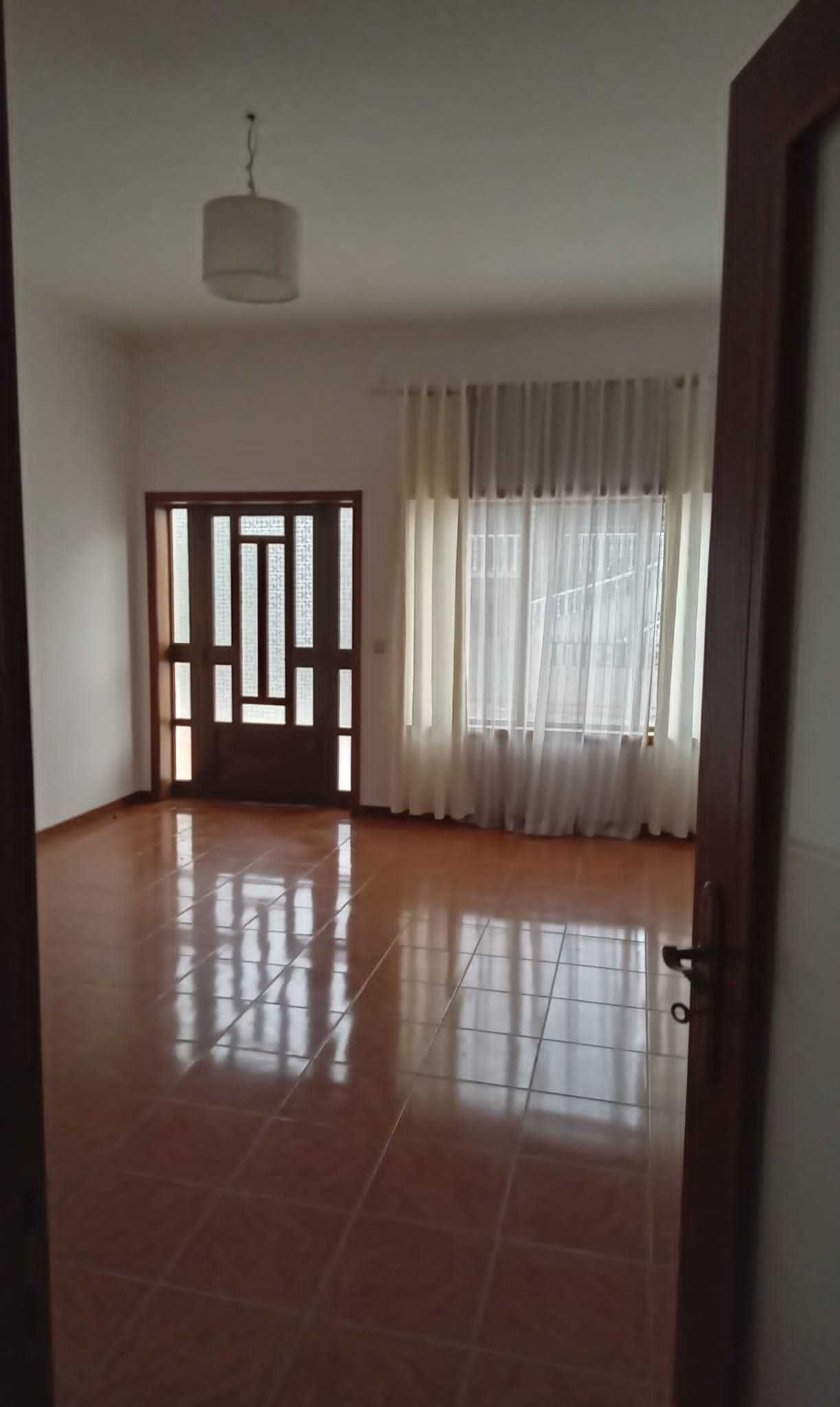 Arrenda-se T3 em Caramos-Felgueiras