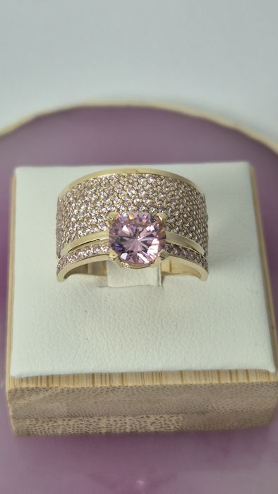 Nowy złoty pierścionek zaręczynowy szeroki obrączka różowe cyrkonie