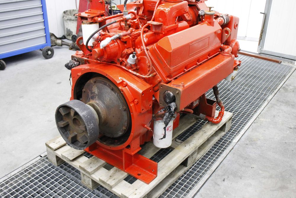 Silnik zmarynizowany duży łódź jachtu Cummins 8.3 V8 motopompa koparka