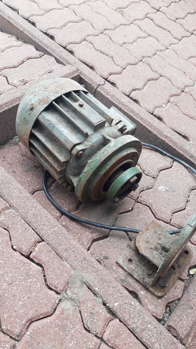 Silnik 380 V Bardzo mocny.