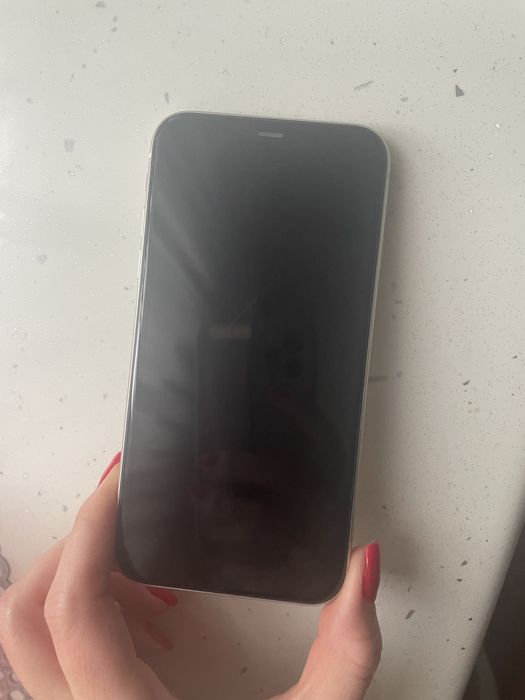 Iphone 11 128 GB używany w bardzo dobrym stanie.