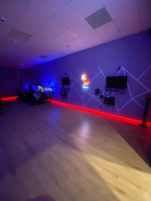 . Sprzedam klub wirtualnej rzeczywistości.