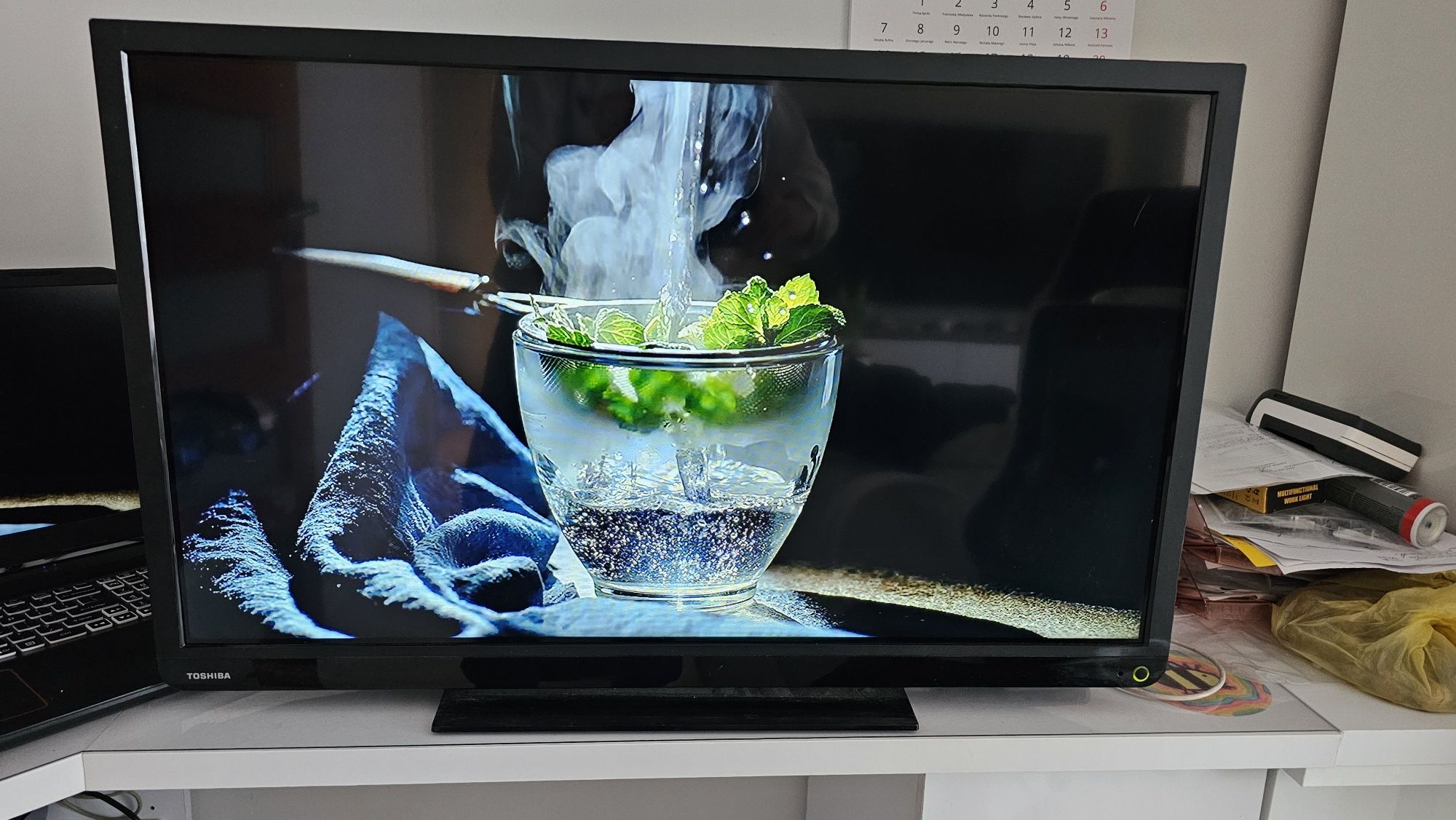 Telewizor LCD  LED Thosiba 32 cale ze złączami hdmi