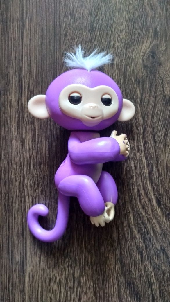 Интерактивная фиолетовая обезьянка Fingerlings Мия. Оригинал