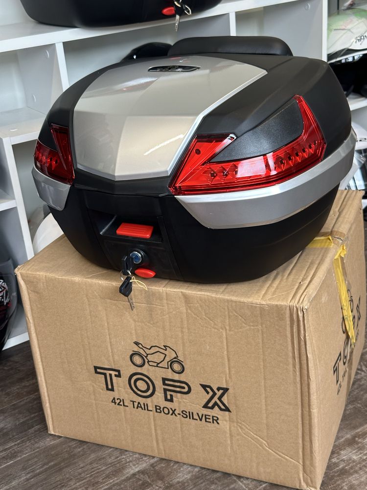 Kufer z oparciem topx 42 litry srebrny