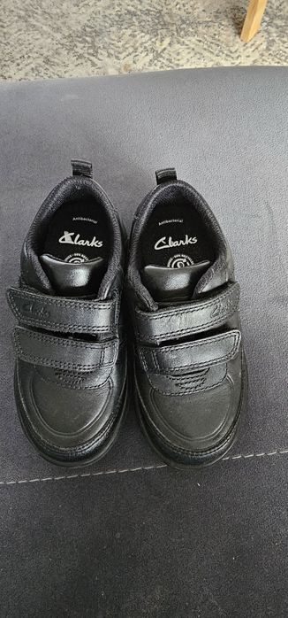 Czarne buciki chłopięce Clarks rozmiar 25