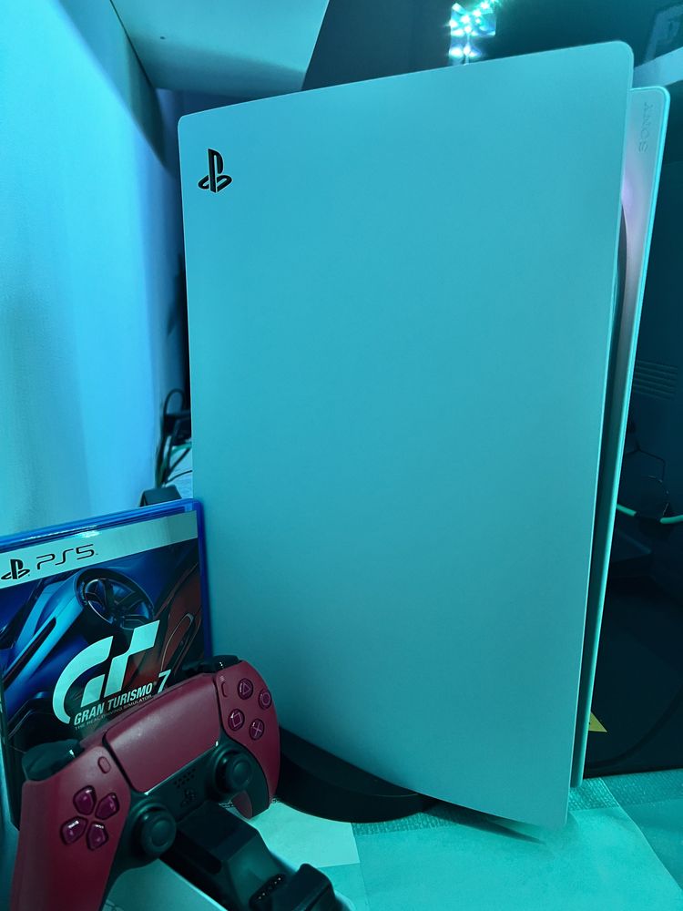 Consola PS5 (Standard) com 3 Jogos, 2 Comandos e Dock Station