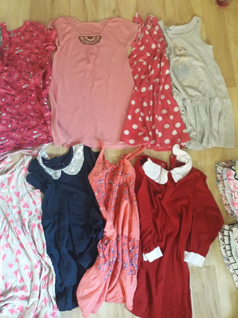 8 sukienek 122/128 H&M