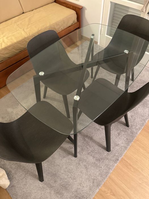 Mesa de vidro com 4 cadeiras