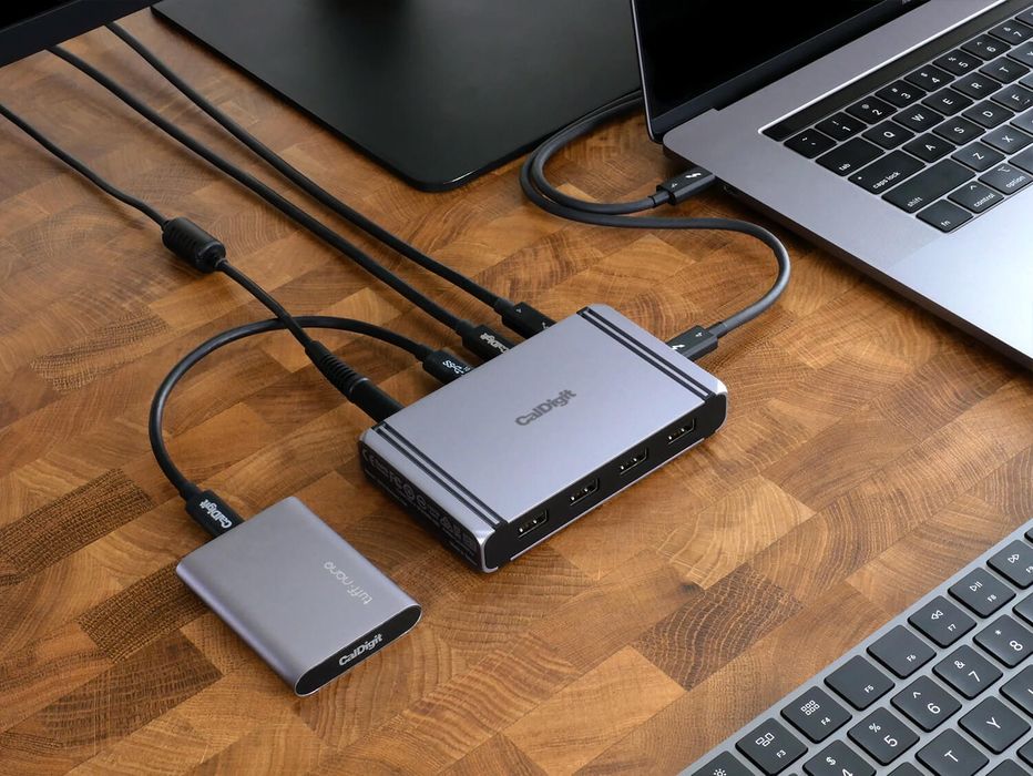 Calldigit Hub/Charger E4 - USB 3,2 Gen2 / Thunderbolt 4 (60W) / 40Gps