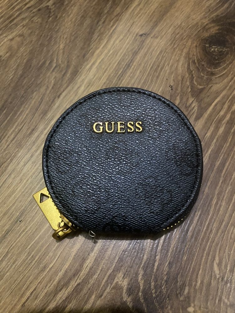 Жіночі сумочки Guess