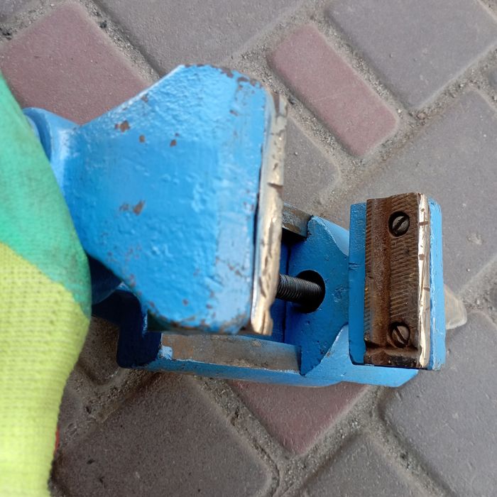 Тиски слесарные 80 мм. Тиски слесарные СССР