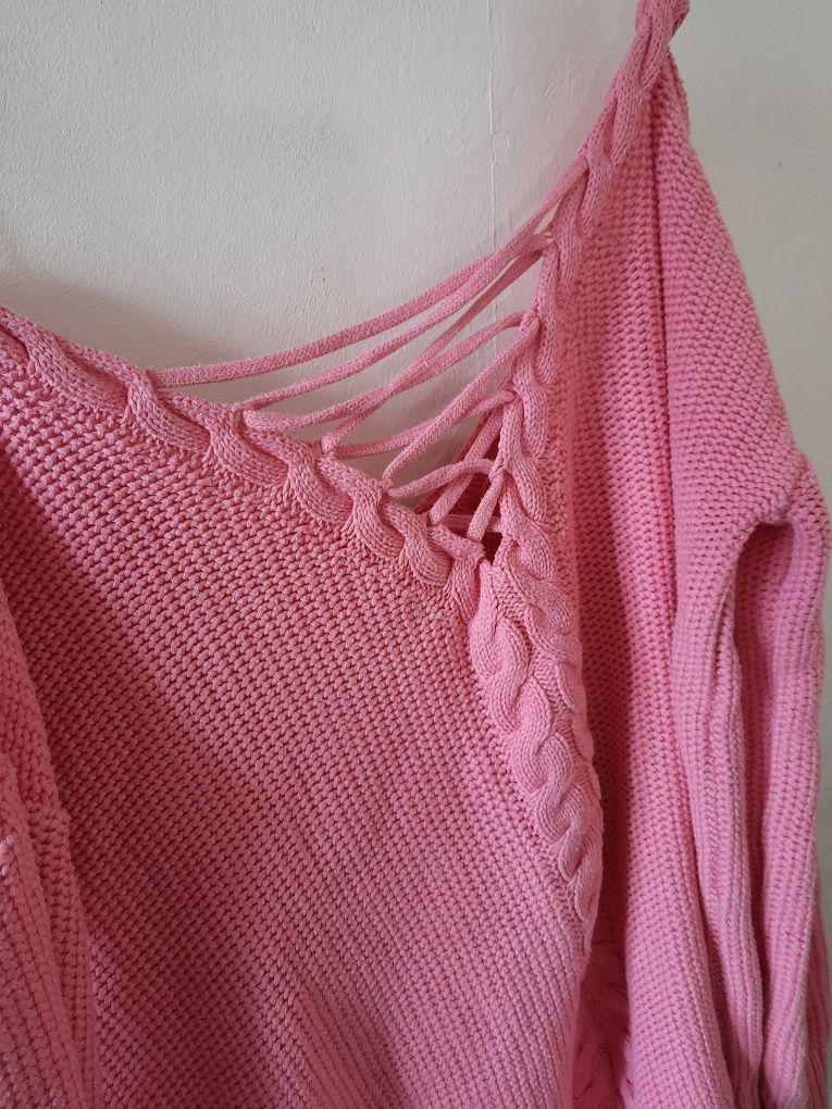 Rożowy sweterek damski