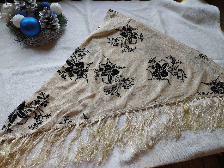 Нарядна Жіноча шаль золотистого кольору