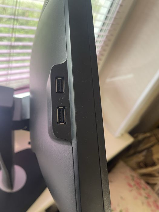 Монитор DELL P2212H в идеальном состоянии