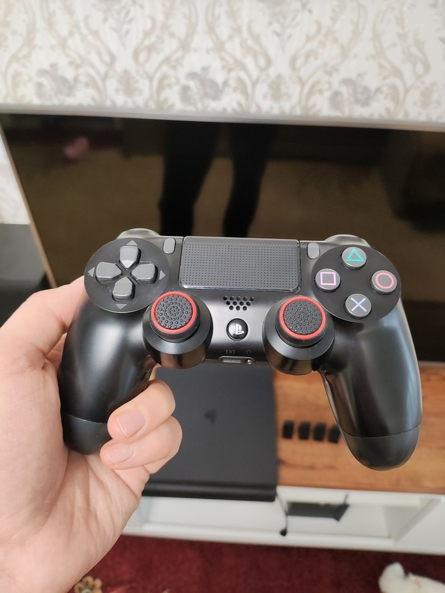 Продам Консоль PS4 Slim 500gb в отличном состояние только Кривой Рог.