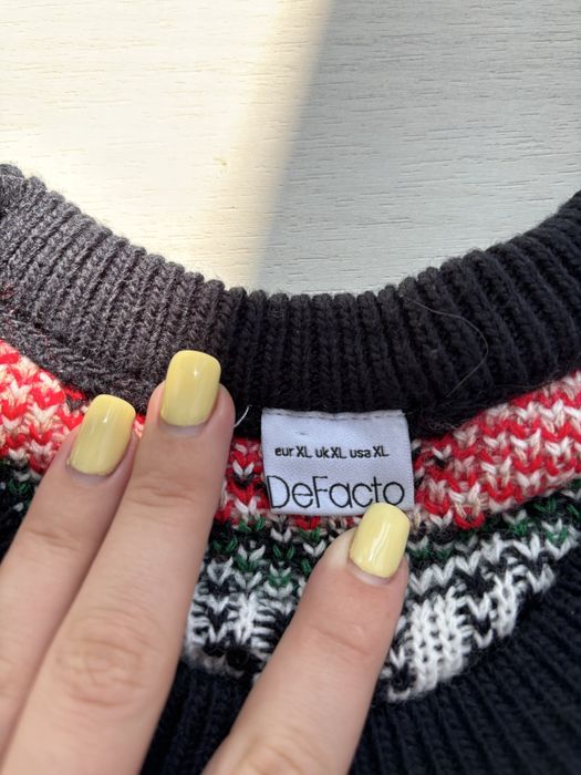 Новорічні світера від Defacto