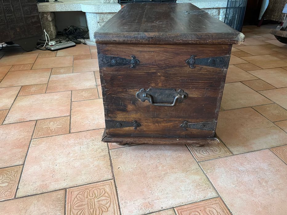 Arca de madeira antiga