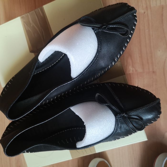 Za dwie pary letnich  butów damskich  39