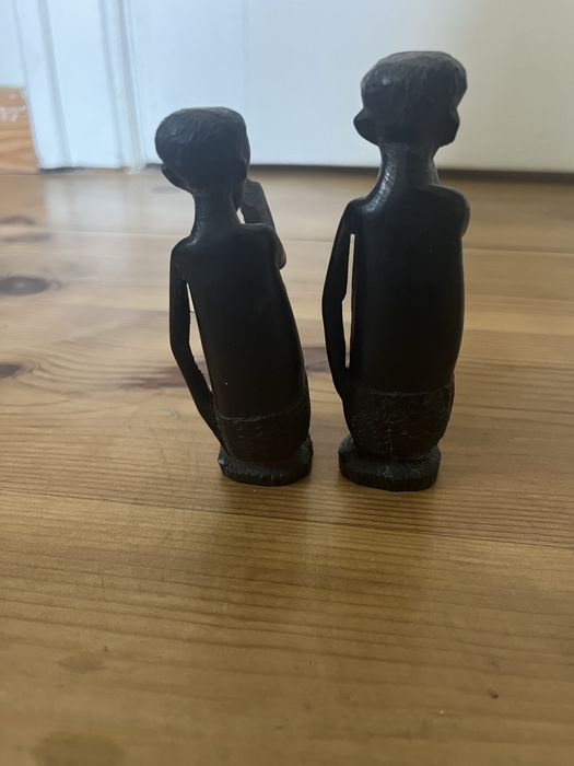 Figurki z hebanu z Afryki