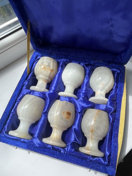 Набір декоративних чарок з каменю