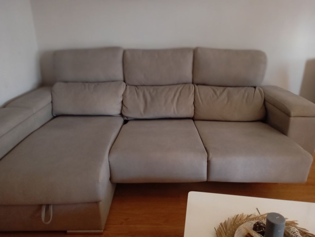 Vendo este sofá cinza  muito bonito