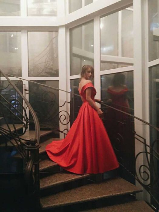 Шикарное шелковое платье