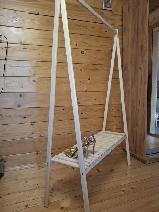 Стійка для одягу