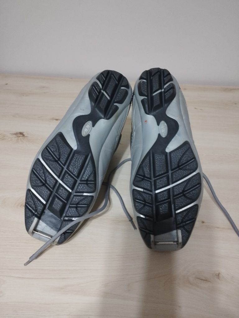 Buty do nart biegowych biegówek 43 atomic nnn