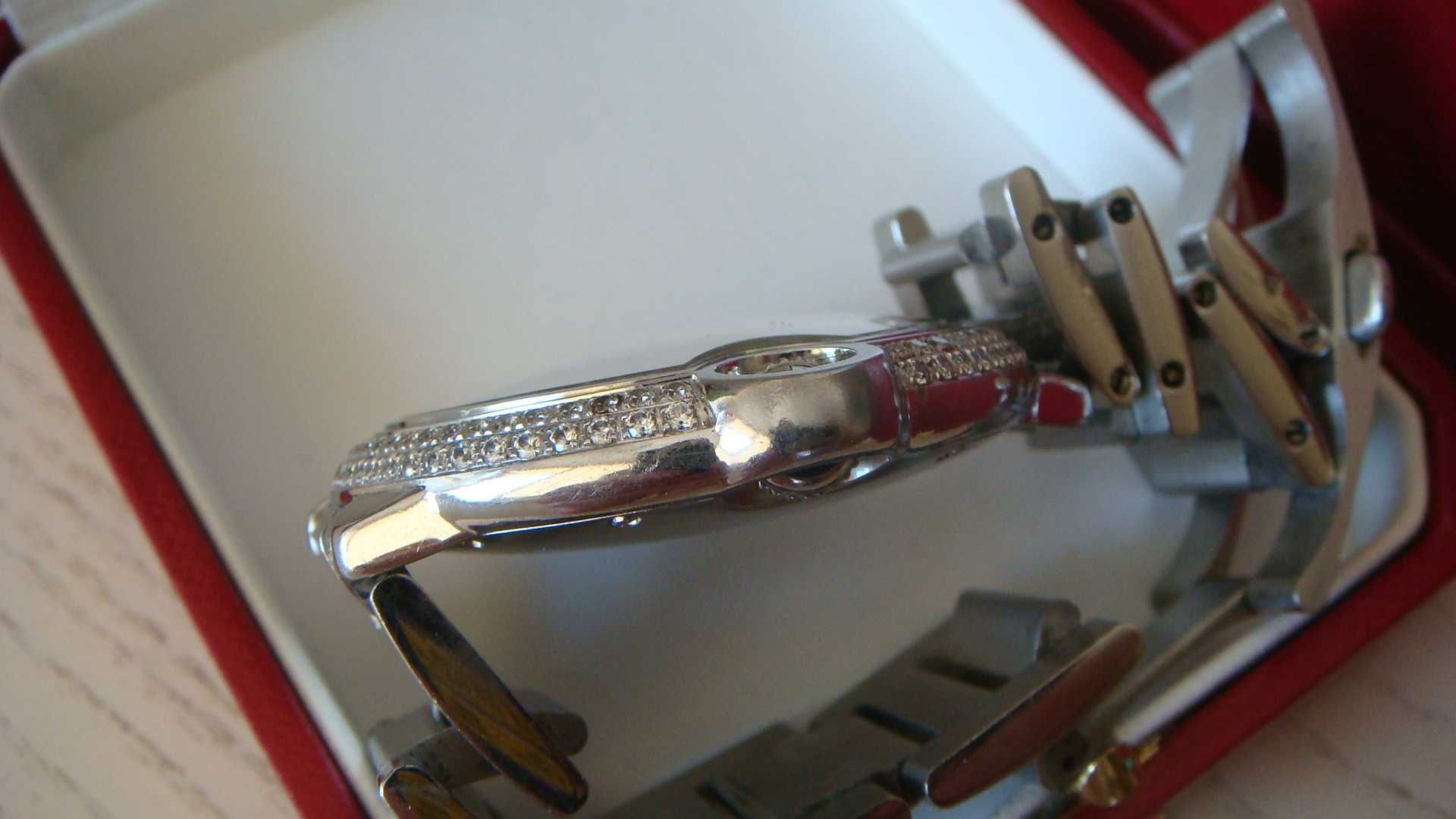 Женские наручные часы Cartier Ballon Bleu